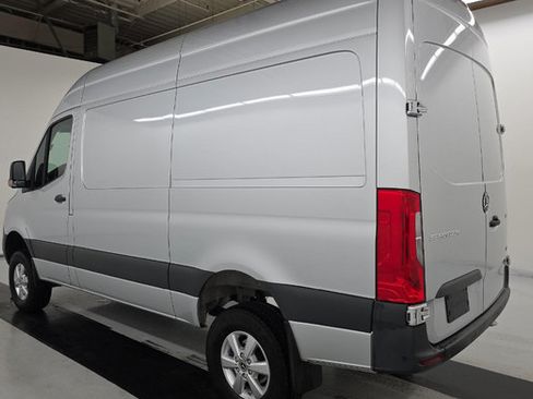 Used 2023 Mercedes-Benz Sprinter 2500 image 4