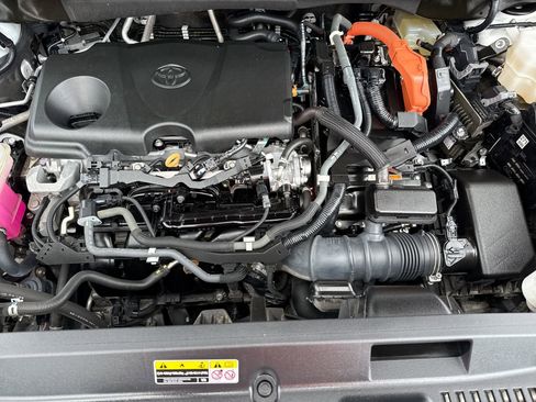 Used 2022 Toyota Highlander XLE image 18