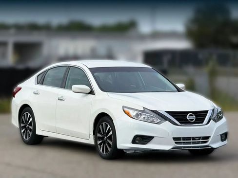 Used 2018 Nissan Altima 2.5 SV FWD image 1