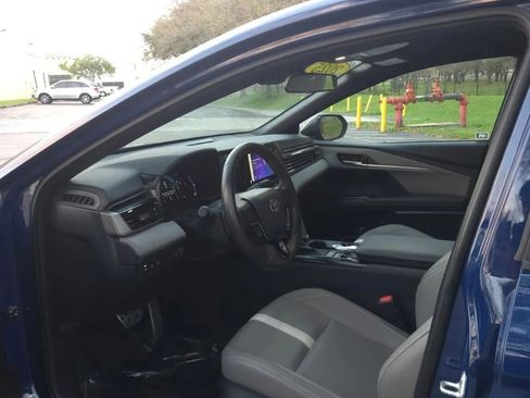 Used 2025 Toyota Camry SE image 8