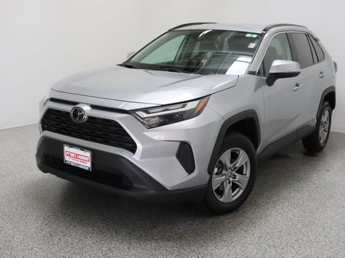 Used 2025 Toyota RAV4 XLE FWD image 2