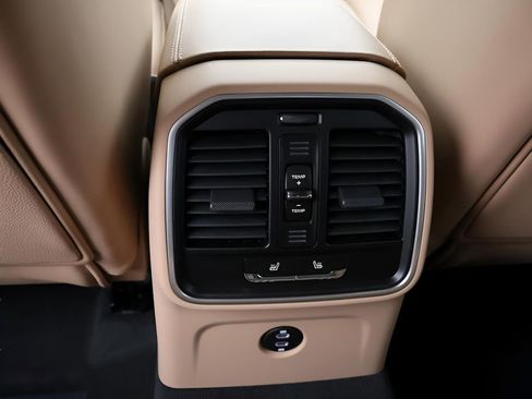 New 2026 Porsche Macan image 22