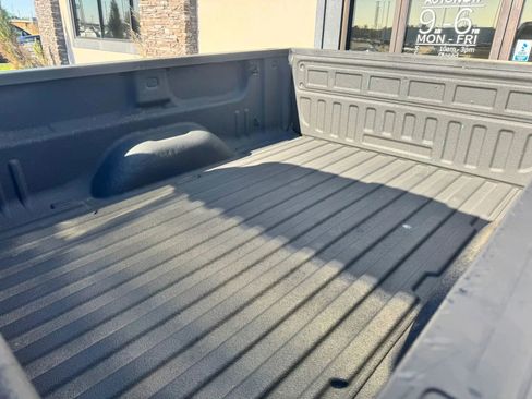 Used 2017 GMC Sierra 1500 SLE w/ SLE Value Package AWD/4WD image 11