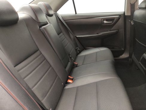 Used 2017 Toyota Camry SE image 19