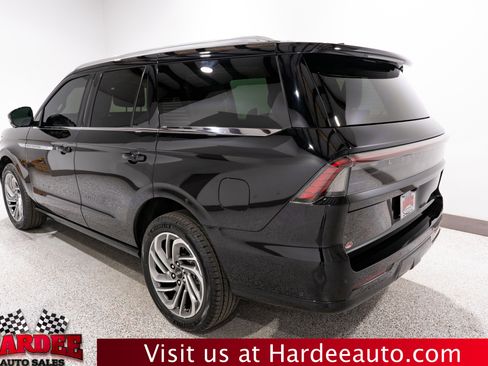 Used 2025 Lincoln Navigator Reserve AWD/4WD image 3