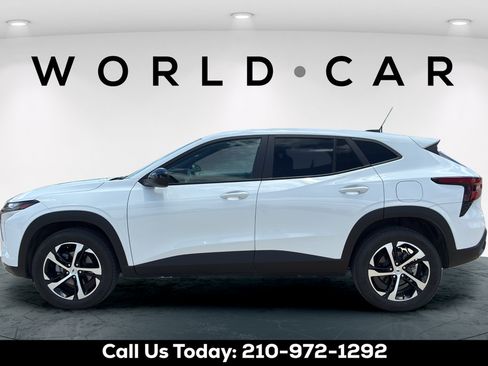 Used 2025 Chevrolet Trax RS w/ Driver Confidence Package FWD image 12