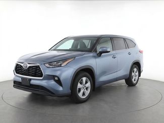 Used 2023 Toyota Highlander LE FWD video 1