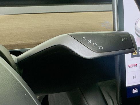 Used 2022 Tesla Model Y Long Range AWD/4WD image 23