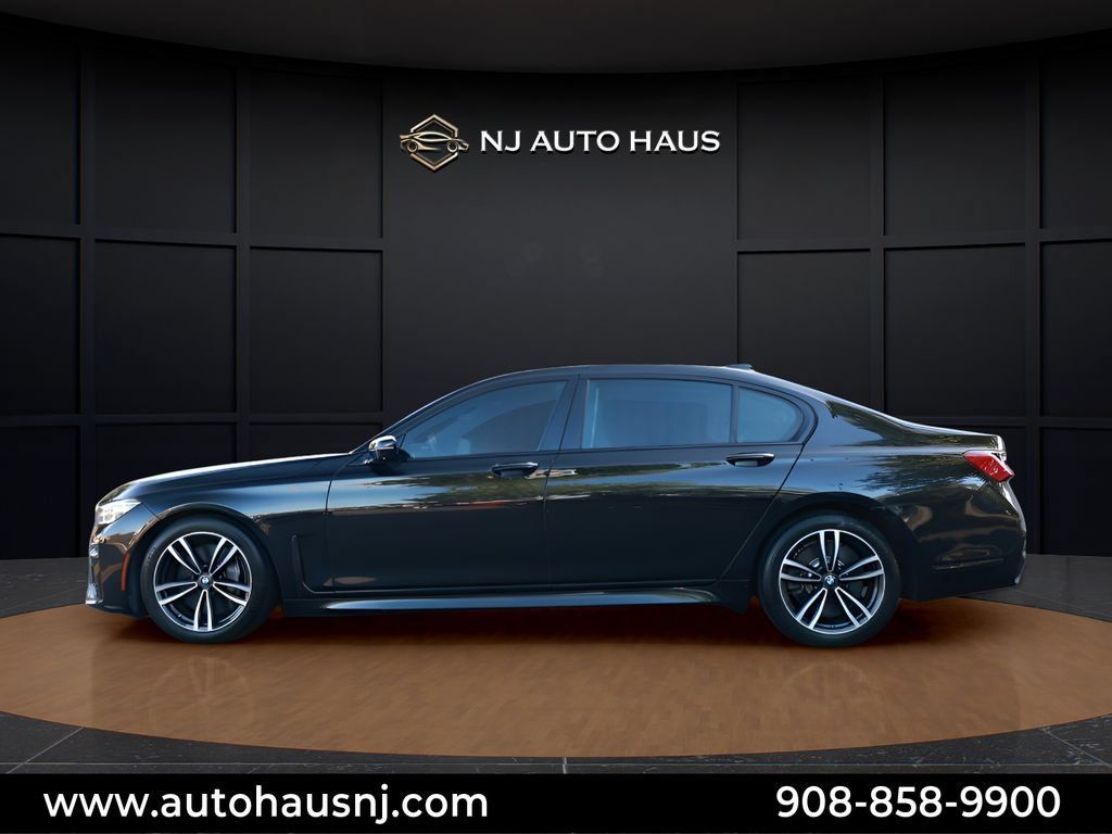 Used 2020 BMW 750i xDrive w/ Executive Package AWD/4WD image 9