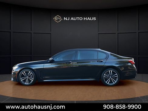 Used 2020 BMW 750i xDrive w/ Executive Package AWD/4WD image 9