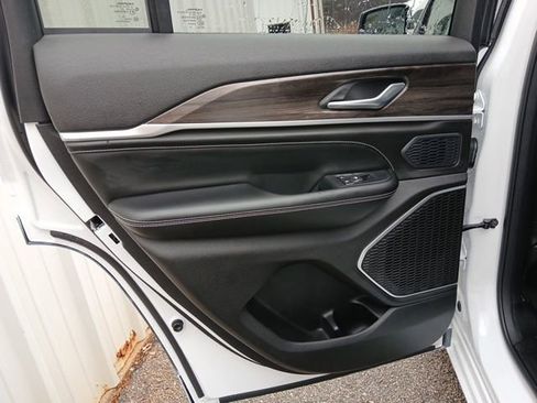 New 2026 Jeep Grand Cherokee Limited image 18