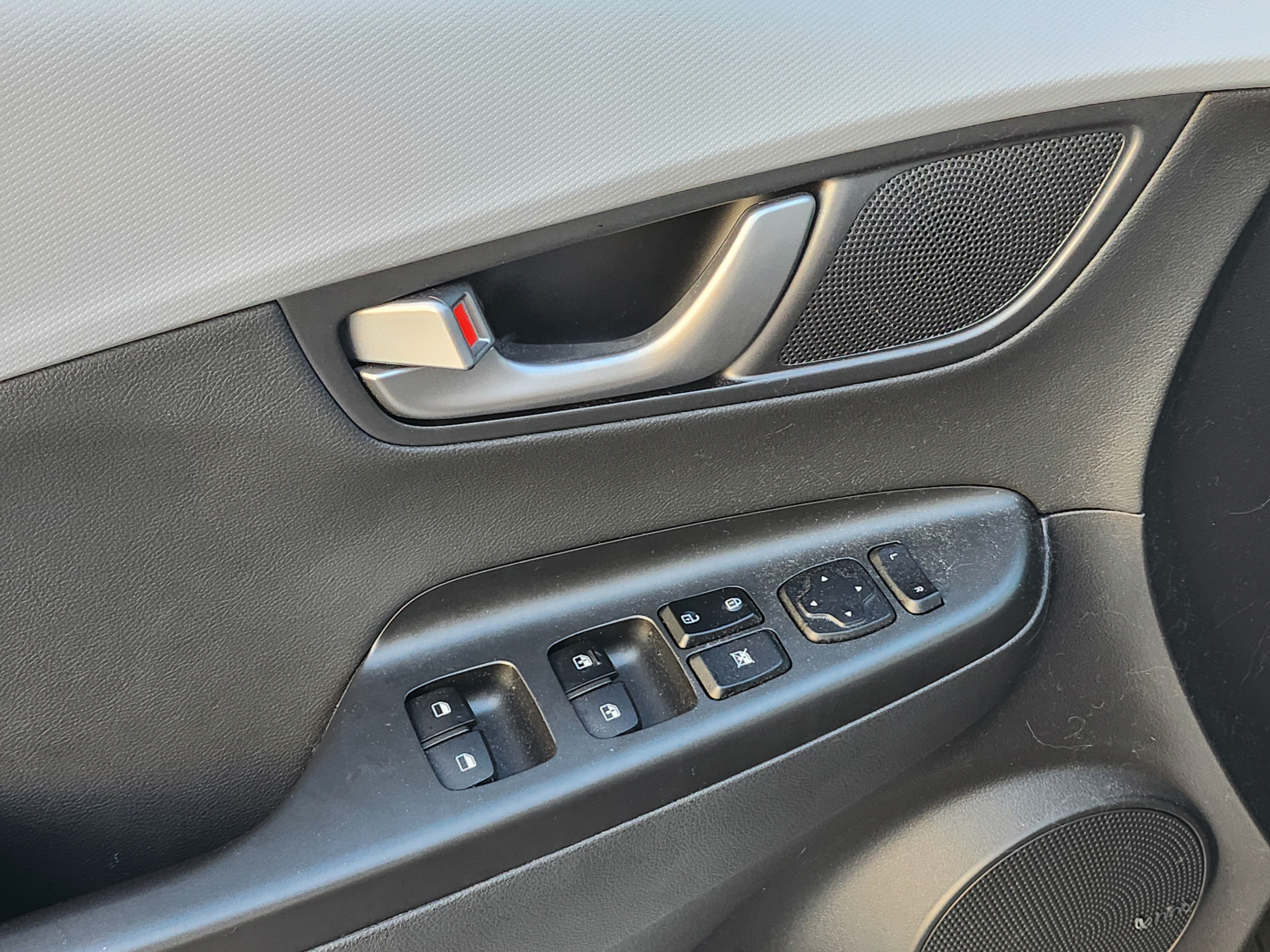 Used 2020 Hyundai Kona Ultimate AWD/4WD image 8