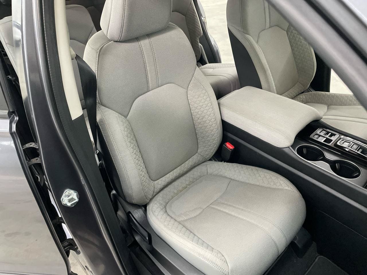 Used 2023 Honda Pilot LX image 15
