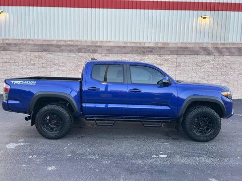 Used 2023 Toyota Tacoma TRD Off-Road w/ Technology Package AWD/4WD image 7