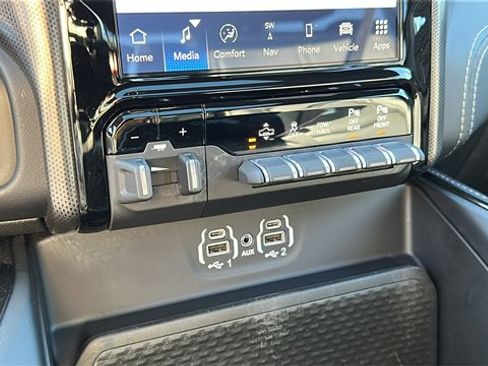 Used 2023 RAM 1500 Limited w/ Body Color Bumper Group image 20