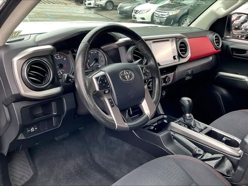 Used 2016 Toyota Tacoma SR5 w/ SR5 Appearance Package (DN) image 15