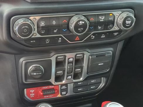Used 2020 Jeep Gladiator Rubicon w/ Dual Top Group AWD/4WD image 23