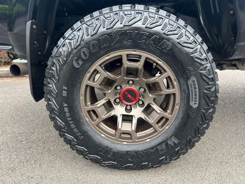 Used 2018 Toyota Tacoma TRD Sport AWD/4WD image 8