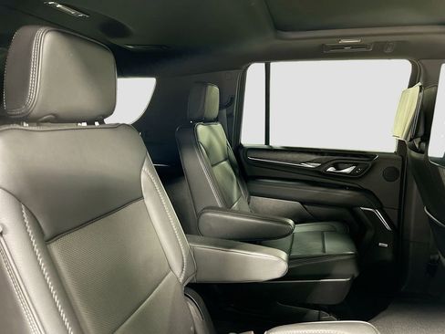 Used 2024 GMC Yukon XL Denali w/ Advanced Technology Package image 31