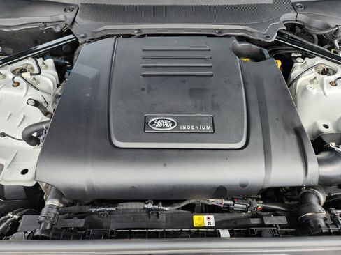 Certified 2024 Land Rover Discovery Dynamic SE AWD/4WD image 9