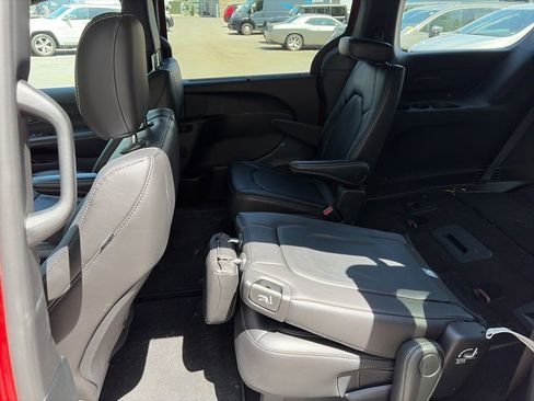 Used 2026 Chrysler Pacifica Select FWD image 6