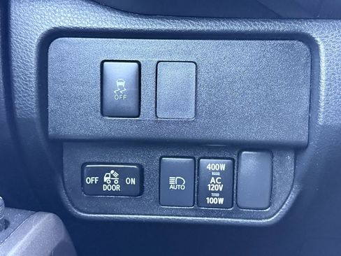 Used 2022 Toyota Tacoma TRD Off-Road image 12