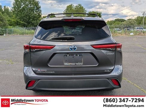 Used 2020 Toyota Highlander XLE AWD/4WD image 4