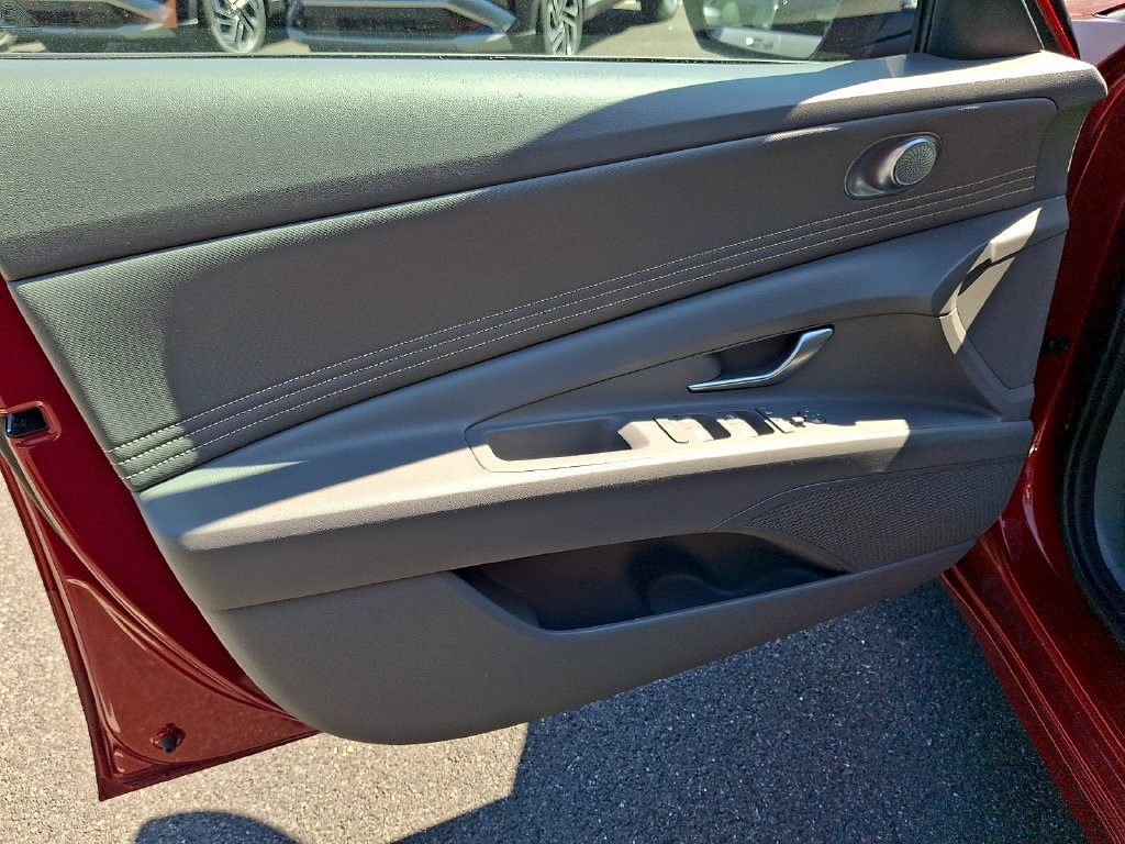 Used 2023 Hyundai Elantra SEL w/ Convenience Package FWD image 14