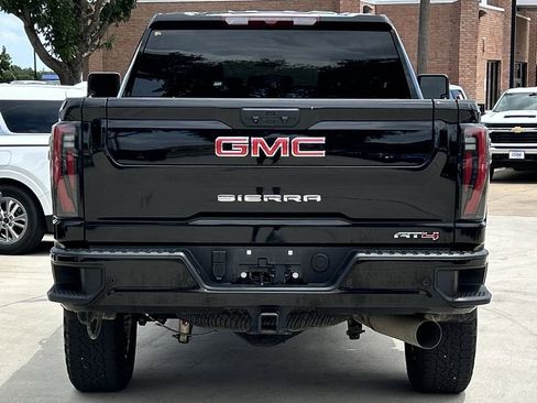 Used 2025 GMC Sierra 2500 AT4 AWD/4WD image 5