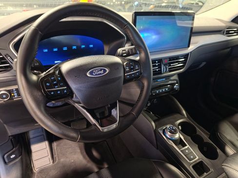 Used 2025 Ford Escape Platinum AWD/4WD image 4
