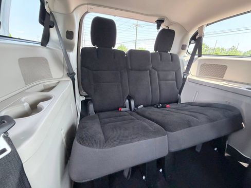 Used 2019 Dodge Grand Caravan SE w/ UConnect Hands-Free Group FWD image 20