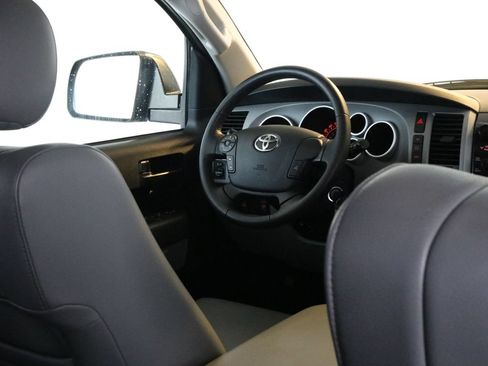 Used 2013 Toyota Sequoia SR5 AWD/4WD image 38