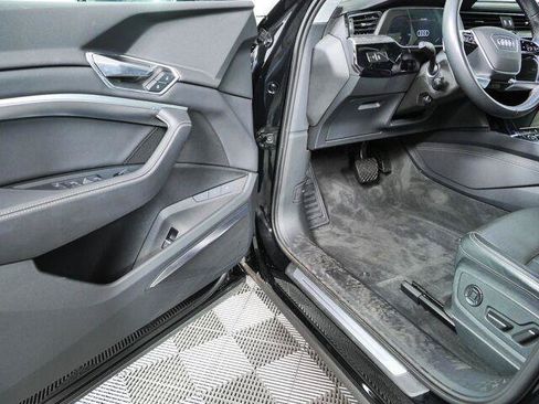 Used 2023 Audi e-tron Premium Plus w/ Premium Plus Package AWD/4WD image 8