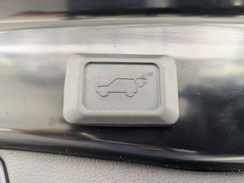 Used 2025 Toyota RAV4 XLE Premium image 33