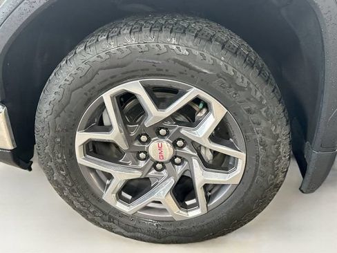 Used 2023 GMC Sierra 1500 SLT w/ SLT Premium Package AWD/4WD image 10