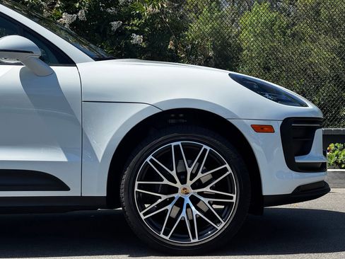 Used 2026 Porsche Macan AWD/4WD image 10