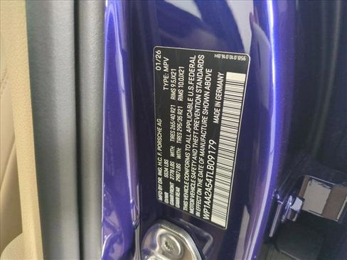 New 2026 Porsche Macan image 28