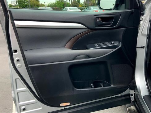 Used 2018 Toyota Highlander LE image 20