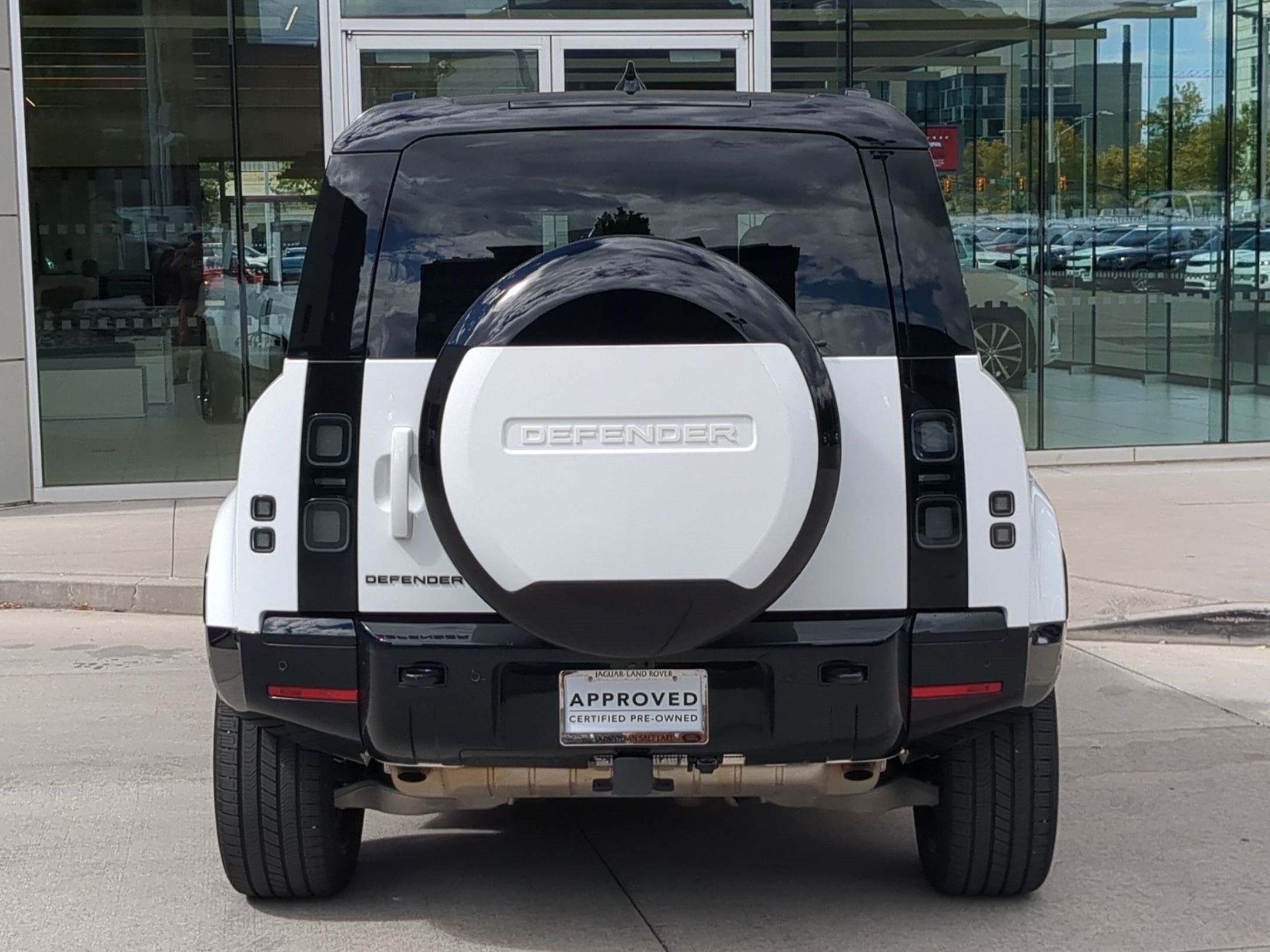 Used 2026 Land Rover Defender 110 X-Dynamic SE AWD/4WD image 9