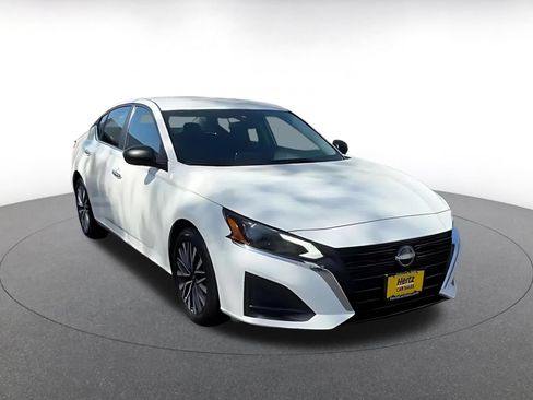 Used 2025 Nissan Altima 2.5 SV FWD image 3