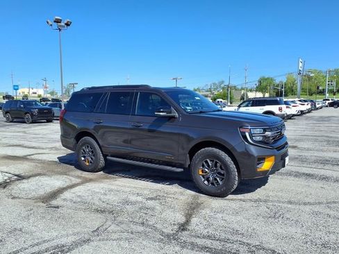 Used 2025 Ford Expedition Tremor AWD/4WD image 9
