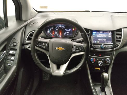 Used 2020 Chevrolet Trax LT w/ LT Convenience Package AWD/4WD image 22