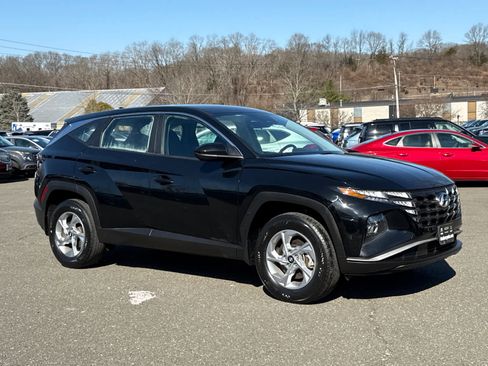 Used 2023 Hyundai Tucson SE image 1