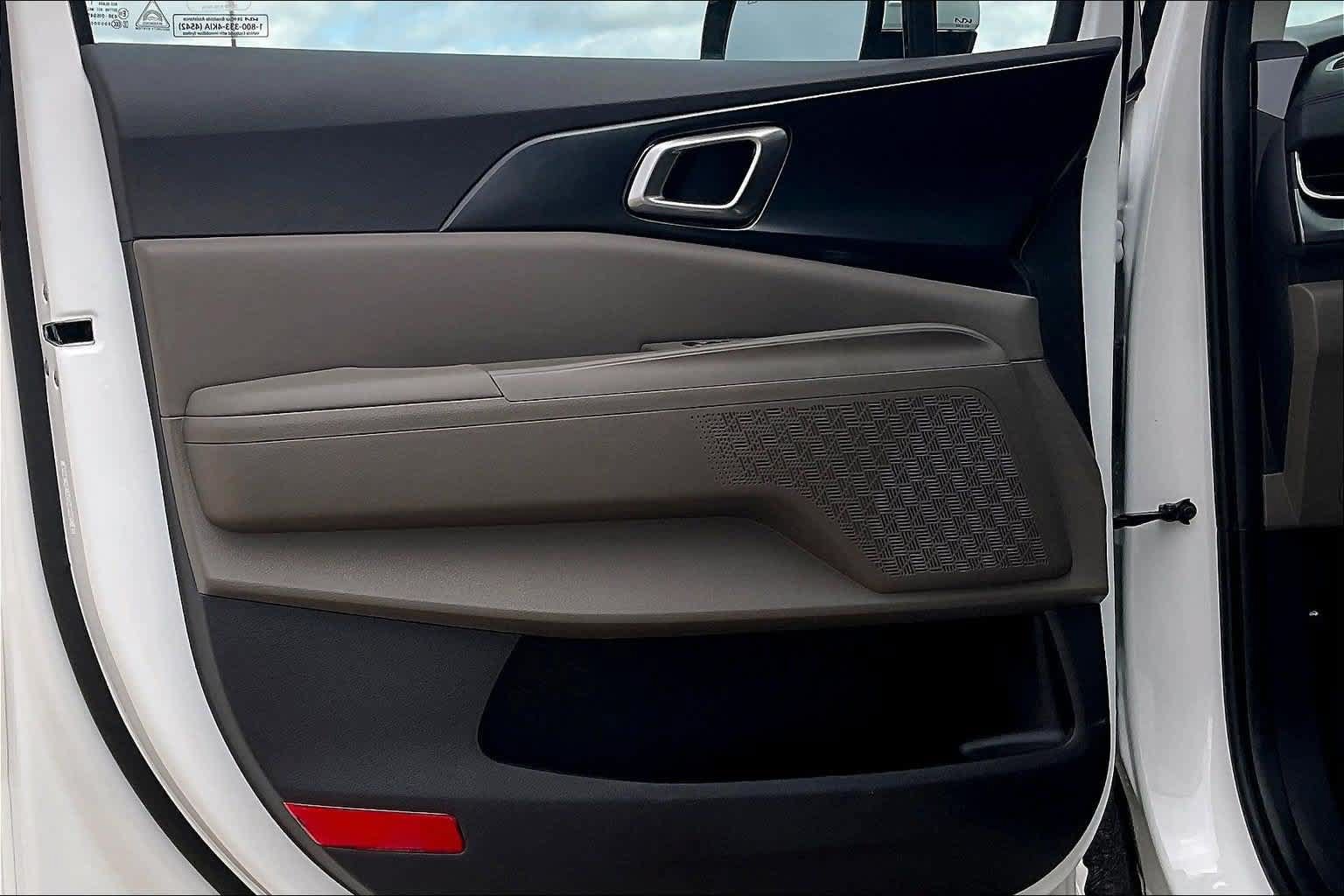 Certified 2026 Kia Carnival FWD image 25