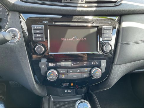 Used 2018 Nissan Rogue SL FWD image 13