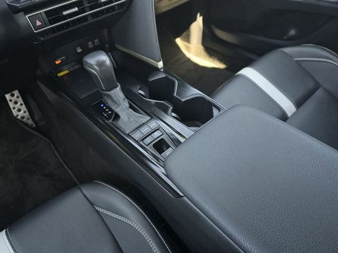 Used 2025 Toyota Camry SE FWD image 17