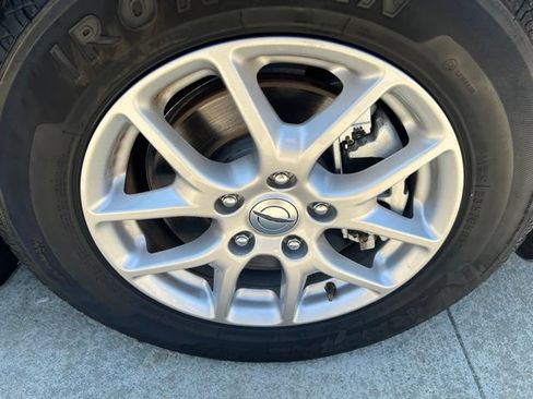 Certified 2024 Chrysler Pacifica Touring-L FWD image 8