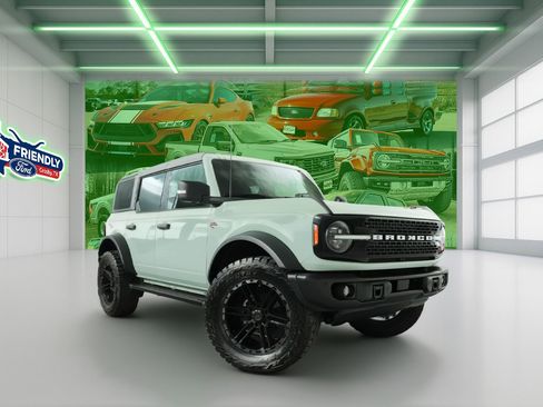 Used 2023 Ford Bronco Wildtrak image 1