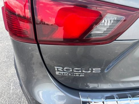 Used 2018 Nissan Rogue Sport SV FWD image 5