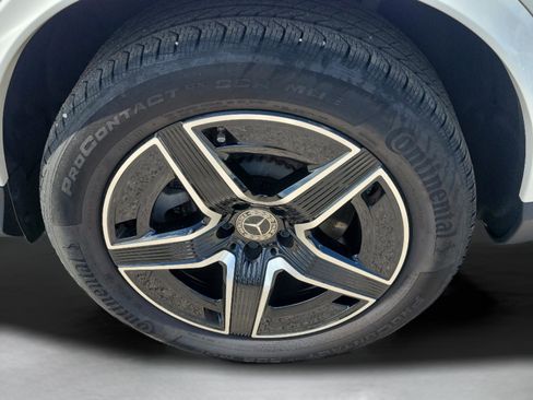 Used 2025 Mercedes-Benz GLC 350e 4MATIC image 30